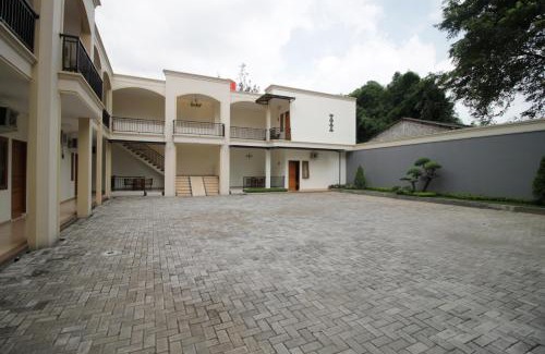 Jakarta Maison | RedDoorz Syariah near Mercu Buana University