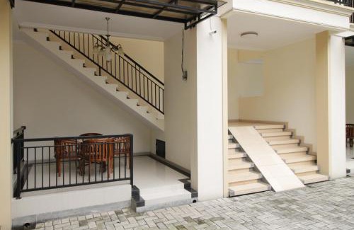 Jakarta Maison | RedDoorz Syariah near Mercu Buana University