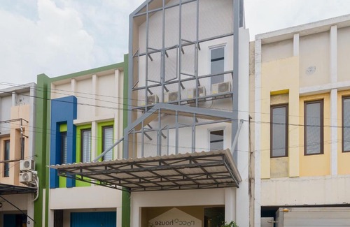 Tangerang Hôtel | RedDoorz @ Taman Royal Tangerang