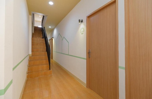 Tangerang Hôtel | RedDoorz @ Taman Royal Tangerang