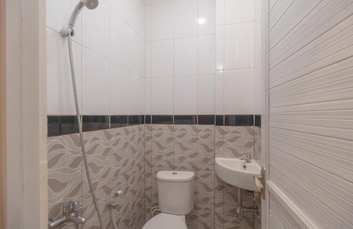 Tangerang Hôtel | RedDoorz @ Taman Royal Tangerang
