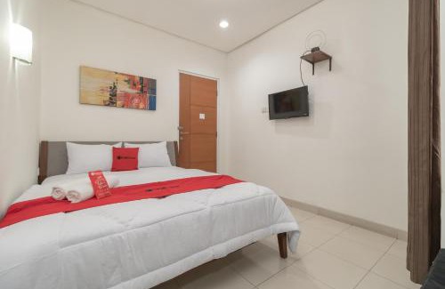 Binong Hôtel | RedDoorz @ Tirta Mansion Karawaci