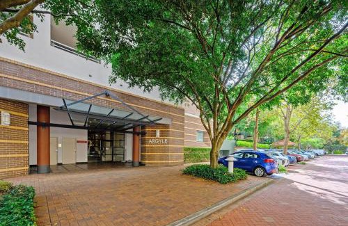 Redfern Appartement | Redfern 2Br Near CBD Shopping Center with Pool & Gym