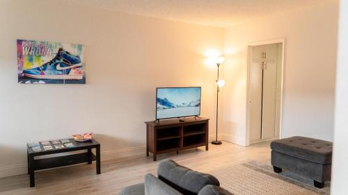South Redondo Appartement | Redondo Huge 1Bedroom,3 Queens, close to Beach Sleeps 7