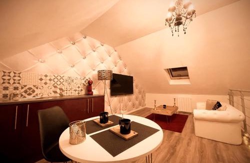 Douchy-les-Mines Hôtel | Redroom Loveroom Chambre Spa privative Insolite Thème 50 nuances de grey