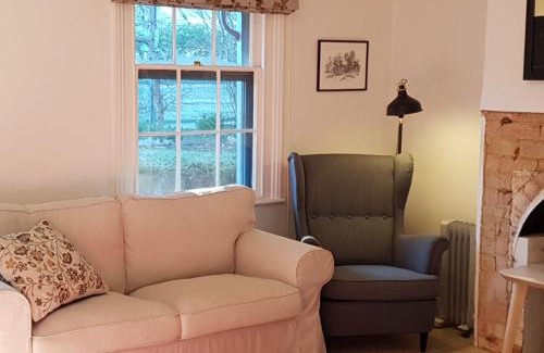 Wandiligong Maison | Redruth - 2 bedroom cottage situated in wandiligong