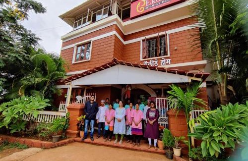 Ganpatipule Lit Et Petit-Déjeuner | Redstone House by Oxystays Hospitality