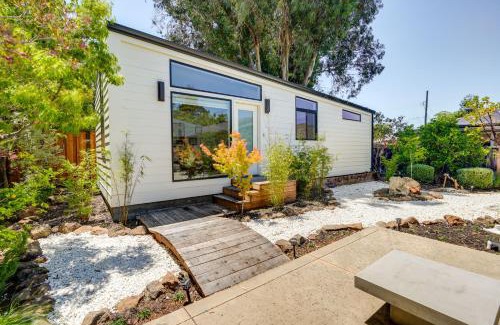 Roosevelt Maison | Redwood City Escape with Big-Screen TV!