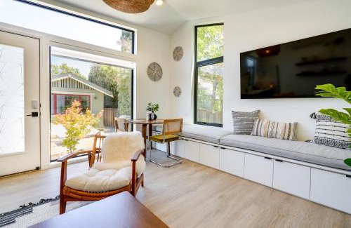 Roosevelt Maison | Redwood City Escape with Big-Screen TV!