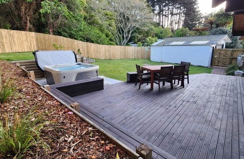 Rotorua Maison | Redwood Hub - LITERALLY bordering the Redwood Forest
