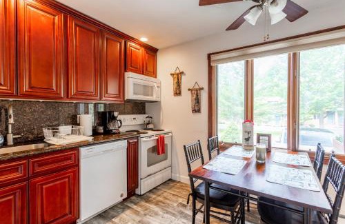 Windham Maison | Redwood Retreat in Windham - minutes to Mtn!