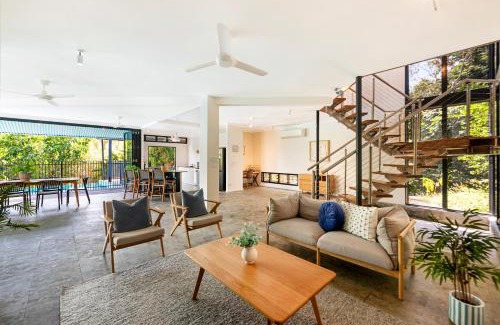 Nightcliff Villa | Reef Villa - A Sprawling Waterfront Oasis