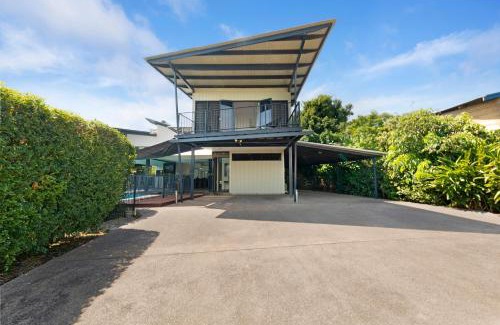 Nightcliff Villa | Reef Villa - A Sprawling Waterfront Oasis