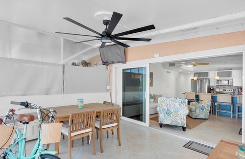 Key Colony Beach Maison | Reel and Relax-Key Colony Beach 2BR, Cabana Club, 40’ dock & 5 min to Atlantic