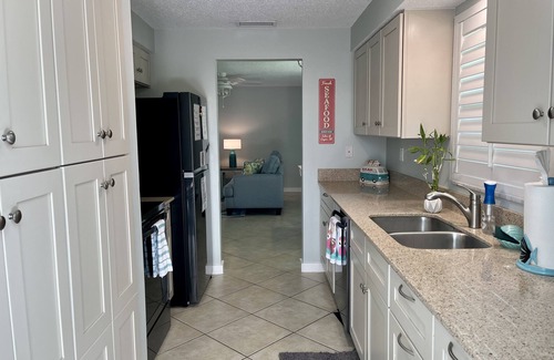 Isles of Capri Maison | "Reel-Laxation"-Quaint Isles of Capri Home w/ Boat Dock Near Marco Island/Naples