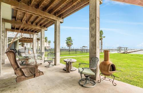 Dickinson Maison | Reel Paradise