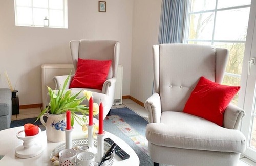 Osterhever Maison | Reetdach-ferienhaus "weiße Reetdachkate" in Osterhever für 5 Personen