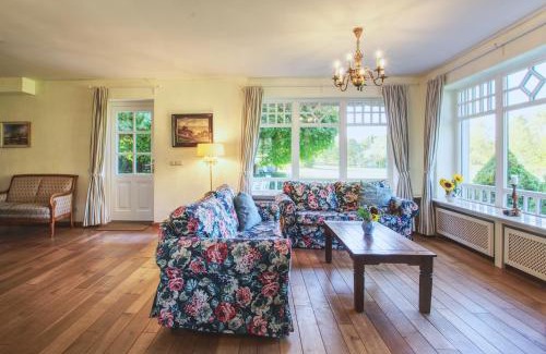 Marlow Maison | Reetdachhaus mit großem Garten und Kamin