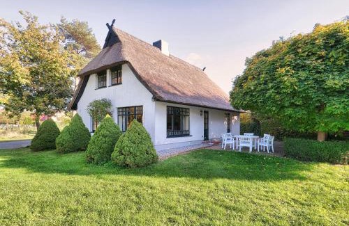 Marlow Maison | Reetdachhaus mit großem Garten und Kamin