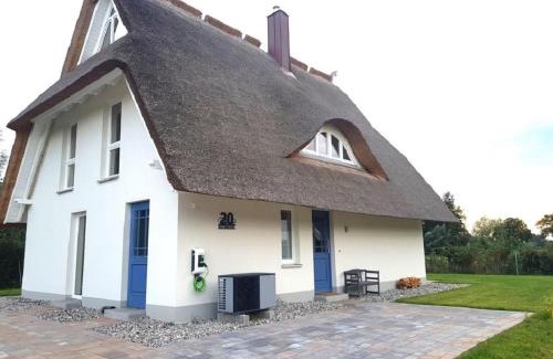 Am Salzhaff Maison | Reetsnacker - Ferienhaus mit Kamin, Sauna und Whirpool für 8 Personen