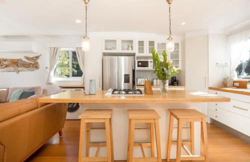 Basin View Maison | Reflections Pet Friendly Waterfront