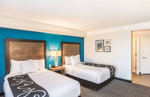 Ahwatukee Foothills Hôtel | Refreshing Getaway with Swimming Pool and Daily Breakfast Perks