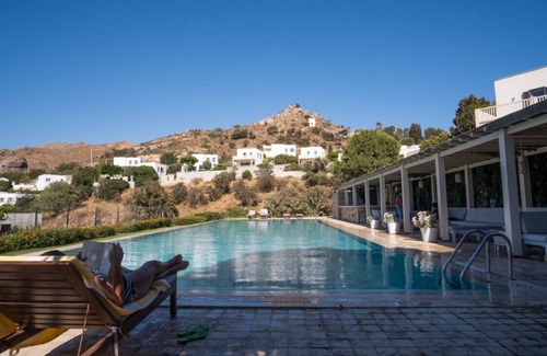 Gumusluk Villa | Refreshing House with Shared Pool in Gumusluk