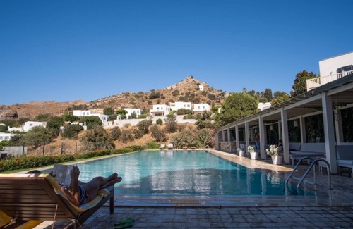 Gumusluk Villa | Refreshing House with Shared Pool in Gumusluk