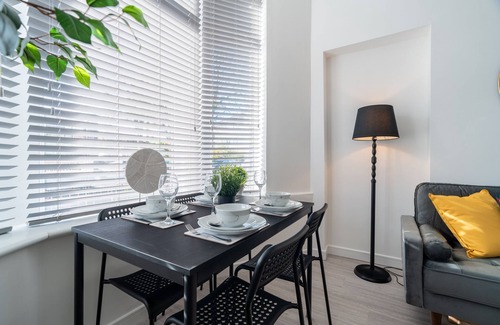 Bailleston Appartement | Refreshing Modern Apartment in Glasgow