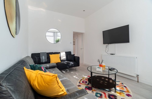 Bailleston Appartement | Refreshing Modern Apartment in Glasgow