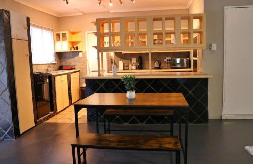 Magaliesberg Appartement | Refreshing Mountain FarmStay w Boma,Pool,Hikes,Obstacle Course
