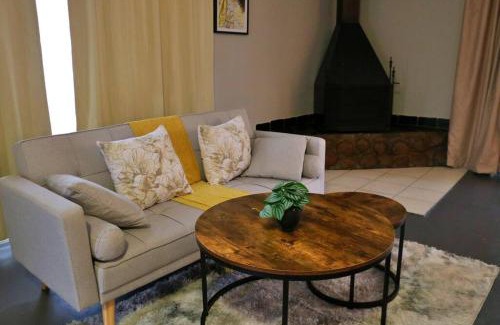 Magaliesberg Appartement | Refreshing Mountain FarmStay w Boma,Pool,Hikes,Obstacle Course