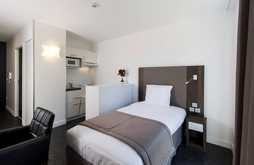Dijon Hôtel | Refreshing Stay with Free Offsite Parking! Pet Friendly Property!