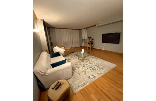 Greater Grand Crossing Appartement | Refreshingly Classic, Yet Charming 2200 sq. ft. Apartment Home Away From Home