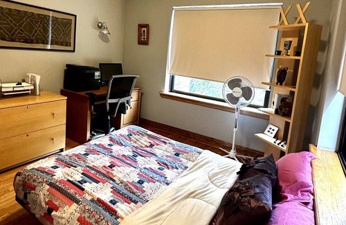 Greater Grand Crossing Appartement | Refreshingly Classic, Yet Charming 2200 sq. ft. Apartment Home Away From Home