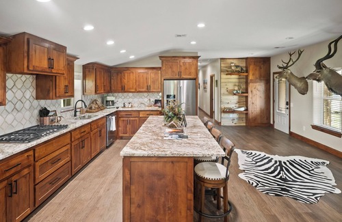 Lawton Cabine | Refuge Hunting Cabin