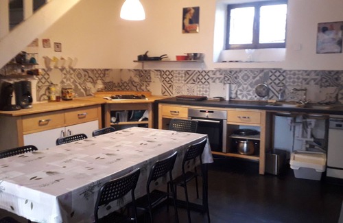 Giat Cottage | Gîte d'étape dans maison typique lits simples en 90 en chambre ou dortoir .