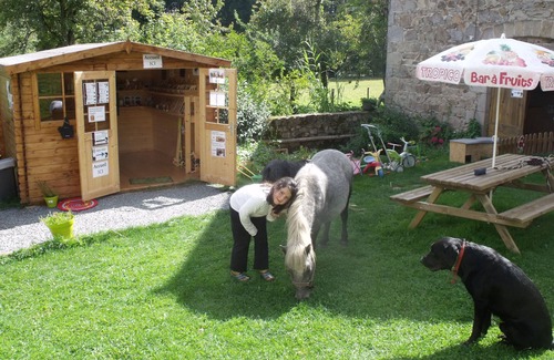 Giat Cottage | Gîte d'étape dans maison typique lits simples en 90 en chambre ou dortoir .