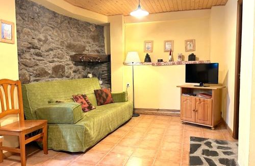 Isavarre Appartement | Refugi acollidor de pedra i fusta by RURAL D'ÀNEU