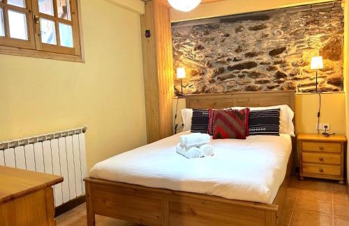 Isavarre Appartement | Refugi acollidor de pedra i fusta by RURAL D'ÀNEU