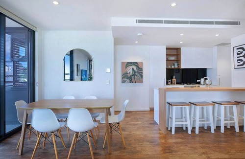 Toowong Appartement | Regatta Hideaway A Breezy Balcony Residence