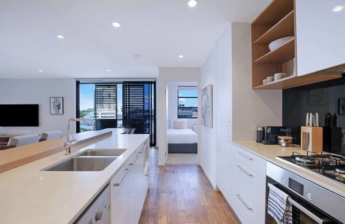 Toowong Appartement | Regatta Hideaway A Breezy Balcony Residence