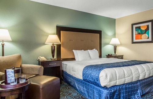 New London Hôtel | Regency Inn and Suites - Non Smoking Double Bed with Kitchen