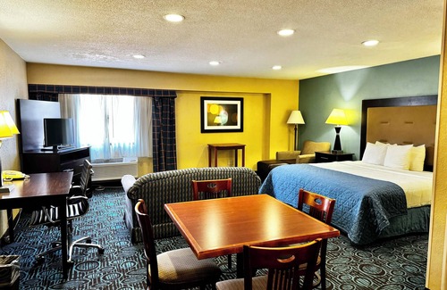 New London Hôtel | Regency Inn and Suites - Non Smoking Double Bed with Kitchen