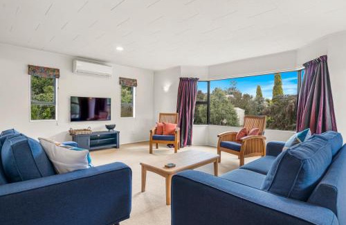 Martinborough Maison | Regent Retreat - Martinborough Holiday Home