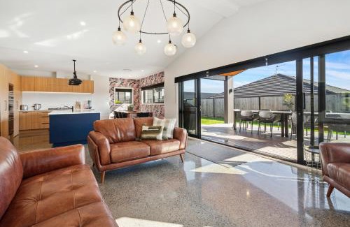 Martinborough Maison | Regent Sanctuary - Martinborough Holiday Home