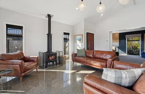 Martinborough Maison | Regent Sanctuary - Martinborough Holiday Home