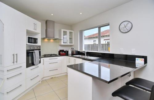 Riccarton Maison | Regents 94 - Christchurch Holiday Homes