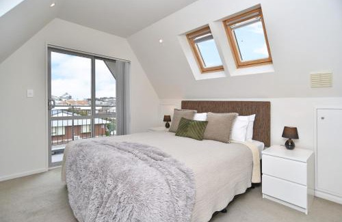 Riccarton Maison | Regents 94 - Christchurch Holiday Homes