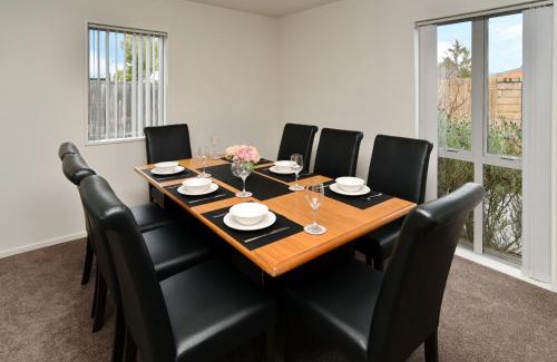 Riccarton Maison | Regents 94 - Christchurch Holiday Homes